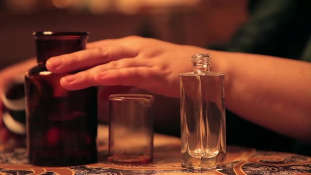 Decanting perfume in a bottle