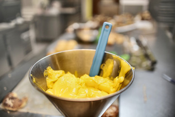 Cream for filling pastry cakes