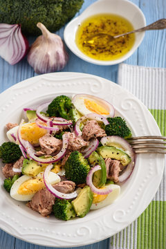 Healthy salad with tuna, eggs and broccoli.