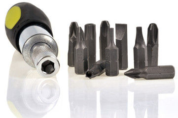 Tournevis à cliquet avec différents outils