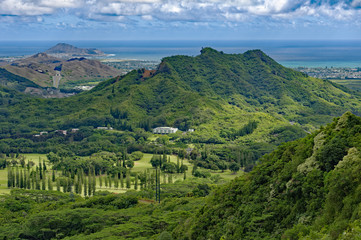 View from the Nuuani Pali Overlook of the Kaneohe area in the southeast of Oahu, Hawaii, U.S.A.