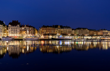 Fototapeta na wymiar Night image from Stockholm city with Nybroviken and Strandvagen.