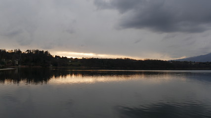 Maltempo in arrivo nuvole di temporale sul lago