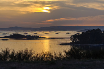 Fototapeta na wymiar sunset in the bay