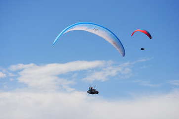 Naklejka na ściany i meble Two paragliders