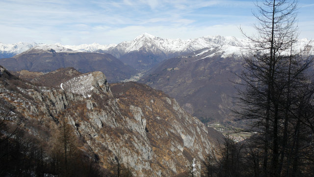 Panorama invernale di montagna sulla Grigna