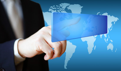 ボタンを押すビジネスマン