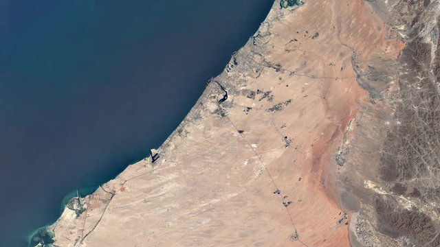 Satellite view timelapse of Dubai growth 1984-2016. The video contains a clean version and a version with the years sumperimposed. Elements of this footage furnished by USGS/NASA Landsat.
