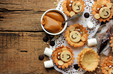 Preparation cookies shaped monkey face, ingredients and finished sweets