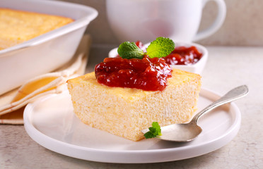 Cottage cheese cake with jam