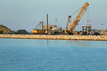 shipyard for the construction of a sturdy dam with the crane