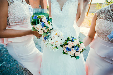 bride and bridesmaids bouquet