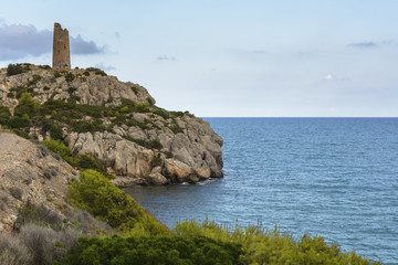 Fototapeta na wymiar Torre de La Colomera en la Sierra de Irta, junto al mar Mediterráneo. Orpesa. Castellón. España