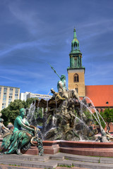 Neptunbrunnen und Marienkirche in Berlin Mitte