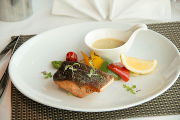  Fresh grilled salmon steak slices and sauce