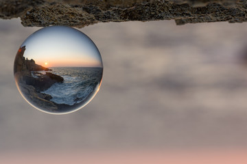 Arte attraverso la sfera di cristallo 