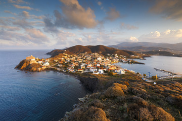 Fototapeta premium Morning view of Psara village and Agios Nikolaos church. 