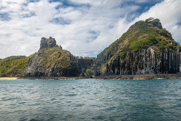Obraz premium Morro Dois Irmaos view from a Boat in the Inner Sea (Mar de Dentro) - Fernando de Noronha, Pernambuco, Brazil