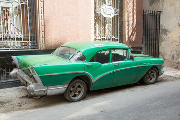 Sehr schöner Oldtimer auf Kuba (Karibik)