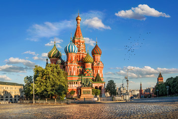 Солнечный вечер на Красной Площади St. Basil's Cathedral on Red Square  in the light of the sun