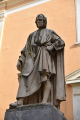 Fototapeta na wymiar Statue de Niccola Pisano à Pise en Toscane, Italie
