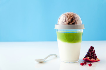 breakfast or lunch from yoghurt and freshly squeezed kiwi and apple smoothies, and whole grain cereal in the lid in Disposable Plastic Milkshake Cup . healthy eating