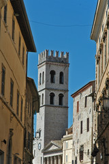 Fototapeta na wymiar Le strade si Assisi verso piazza del Comune