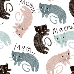  Kinderachtig naadloos patroon met schattige artistieke katten. Trendy Scandinavische vector achtergrond. Perfect voor kinderkleding, stof, textiel, kinderkamerdecoratie, inpakpapier © solodkayamari
