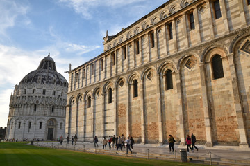 Fototapeta na wymiar Baptistère et basilique de Pise en Toscane, Italie