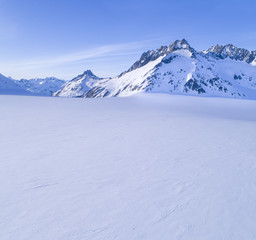 Fototapeta na wymiar Alaskan mountains with snow field