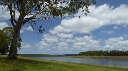 lake tinaroo