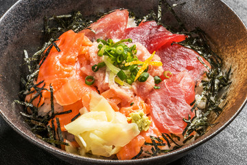 海鮮丼　Bowl of rice topped with sashimi japanese food