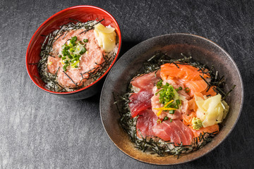 海鮮丼　Bowl of rice topped with sashimi japanese food
