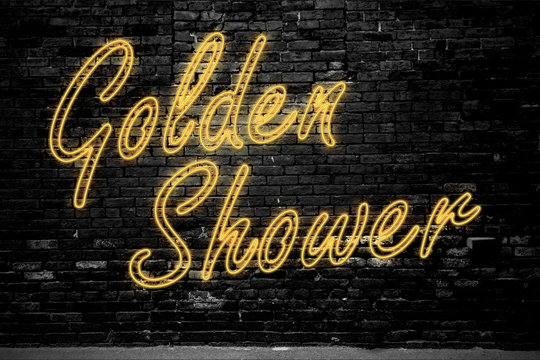 Leuchtreklame Golden Shower an Ziegelsteinmauer