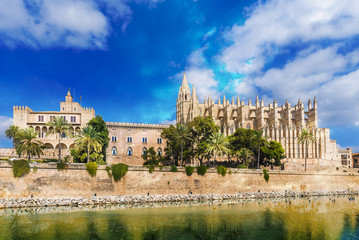 Fototapeta na wymiar The gothic Cathedral and medieval La Seu in Palma de Mallorca islands, Spain