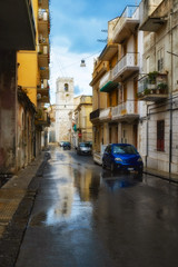 Obraz premium Old city in Spain with cars and tower