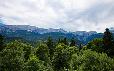 Fototapeta na wymiar Eckbauer Garmisch-Partenkirchen Alpenpanorama