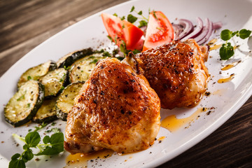 Barbecued chicken leg with vegetables 