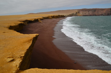Spiaggia nera della riserva nazionale di Paracas