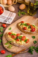 Bread scrambledd eggs