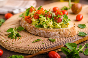 Avocado spread with tomatoes - 183179449