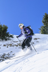 offpiste unterwegs beim Skifahren