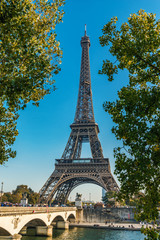 Fototapeta na wymiar Tour Eiffel (Eiffel Tower) in Paris, France