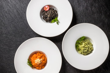 ３種のリゾット( risotto (squid ink, tomato, basil)