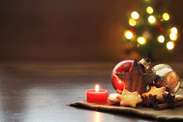 Weihnachtsgebäck und Dekoration mit Textfreiraum