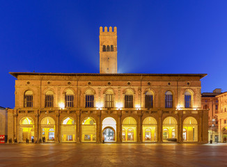 Fototapeta premium Bologna. Maggiore Square at night.