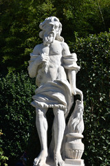 Obraz premium Statue de vieil homme en marbre à Lucca en Toscane, Italie