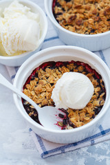 Berry crumble with cream ice-cream