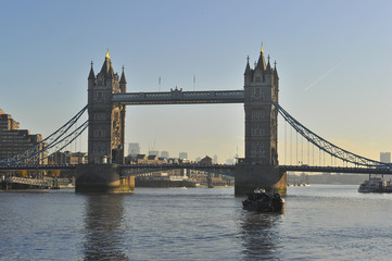 Fototapeta na wymiar London Tower Bridge and Thames River in the autumn