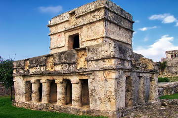 Naklejka premium Ancient Maya ruins in Tulum, Mexico.